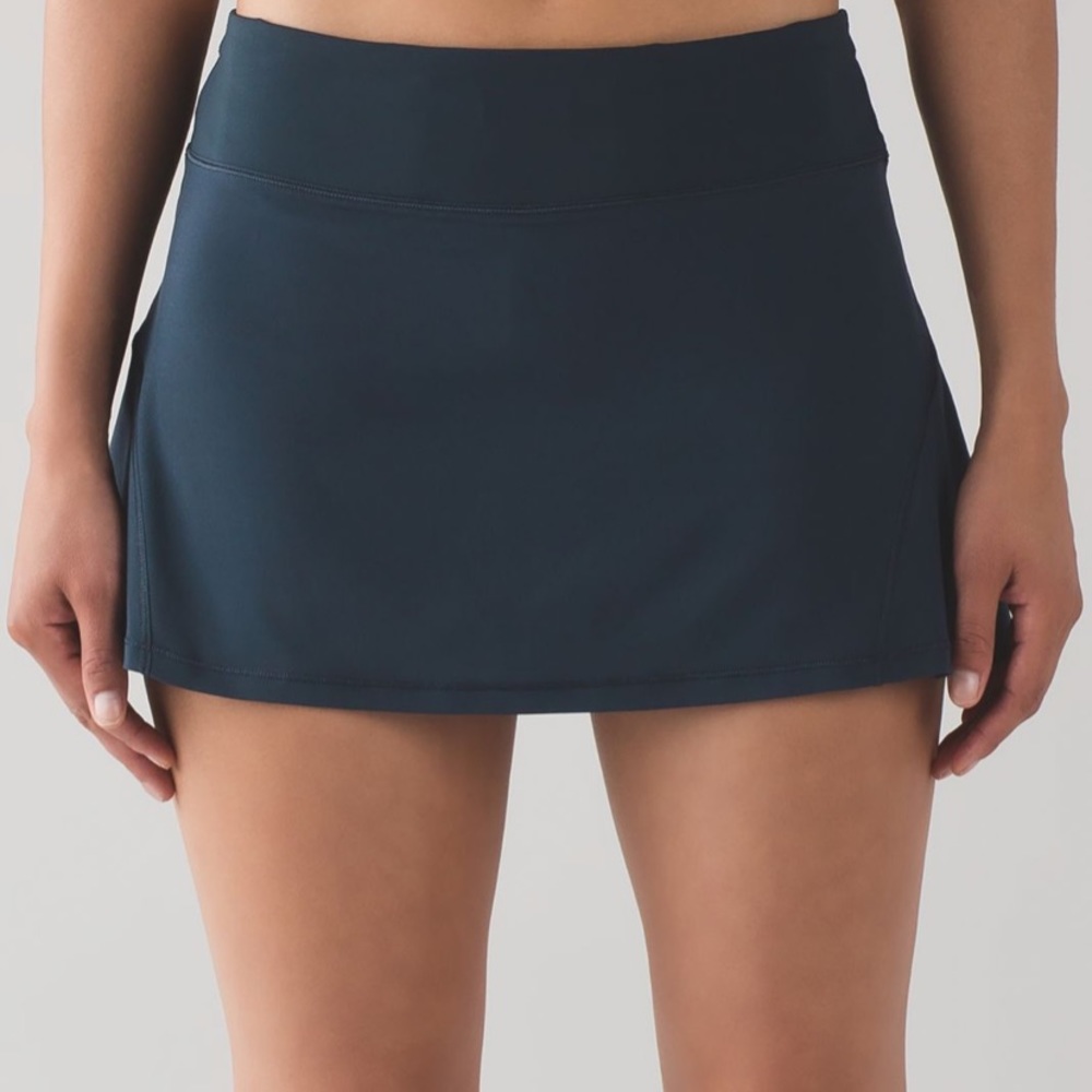 LULULEMON Circuit Breaker Skirt Size 4